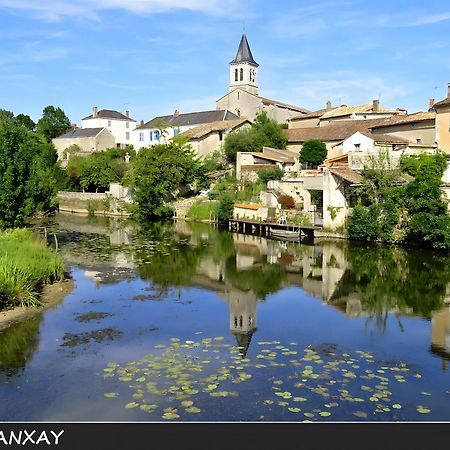 مبيت وإفطار Sanxay Domaine De La Briouse المظهر الخارجي الصورة