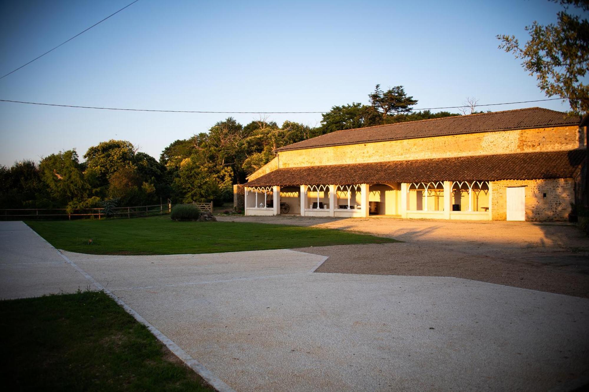 مبيت وإفطار Sanxay Domaine De La Briouse المظهر الخارجي الصورة