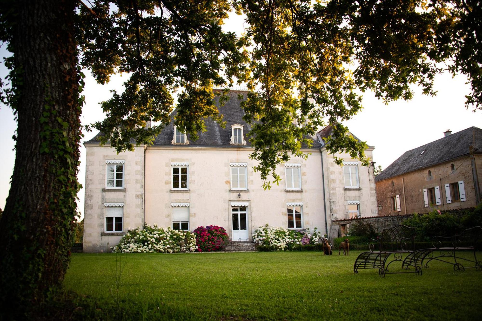 مبيت وإفطار Sanxay Domaine De La Briouse المظهر الخارجي الصورة